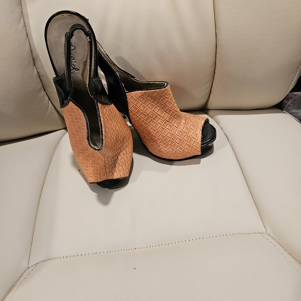 Stylish Black and Tan Women's Heels